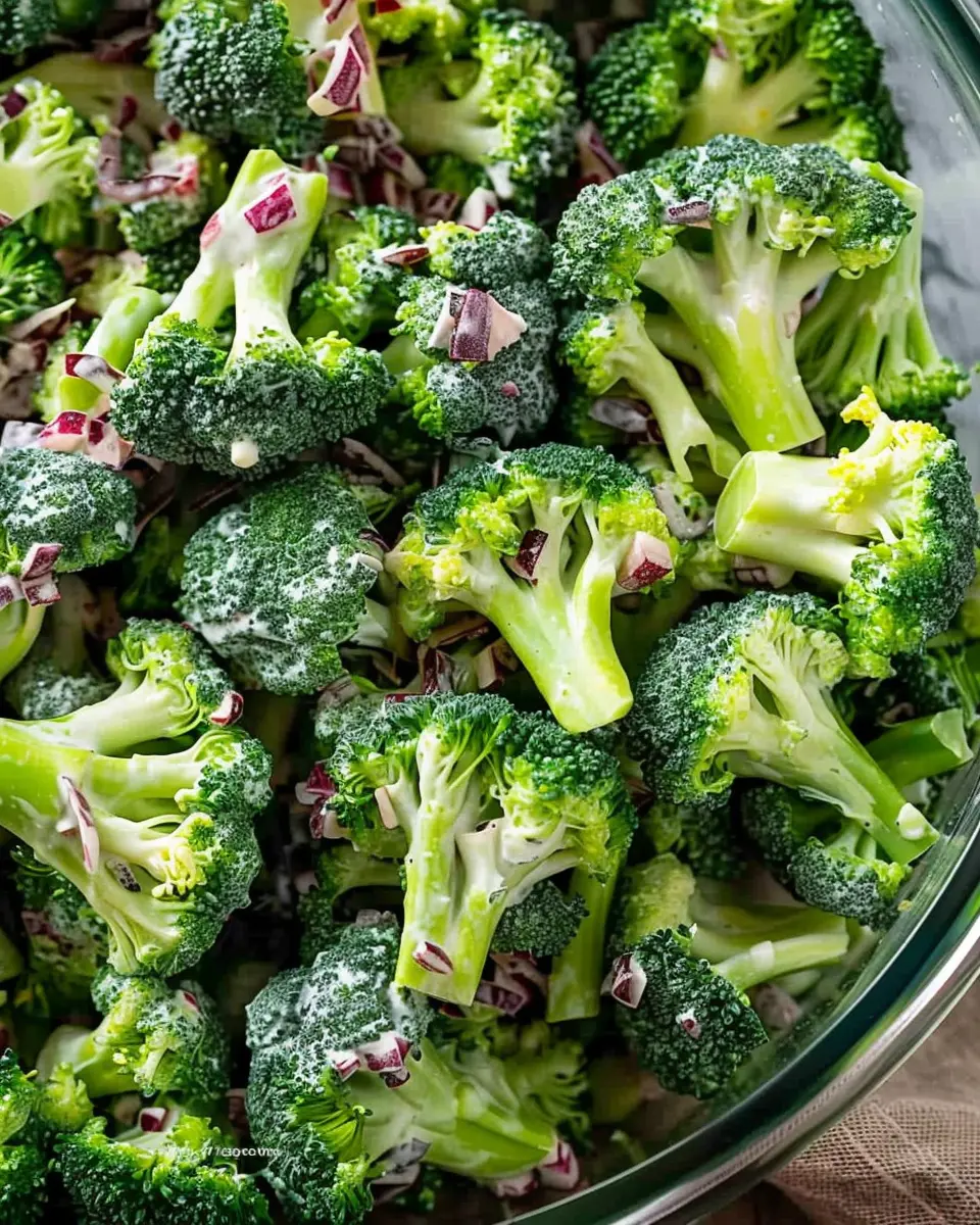 Broccoli Salad with Turkey Bacon: A Fresh and Easy Delight